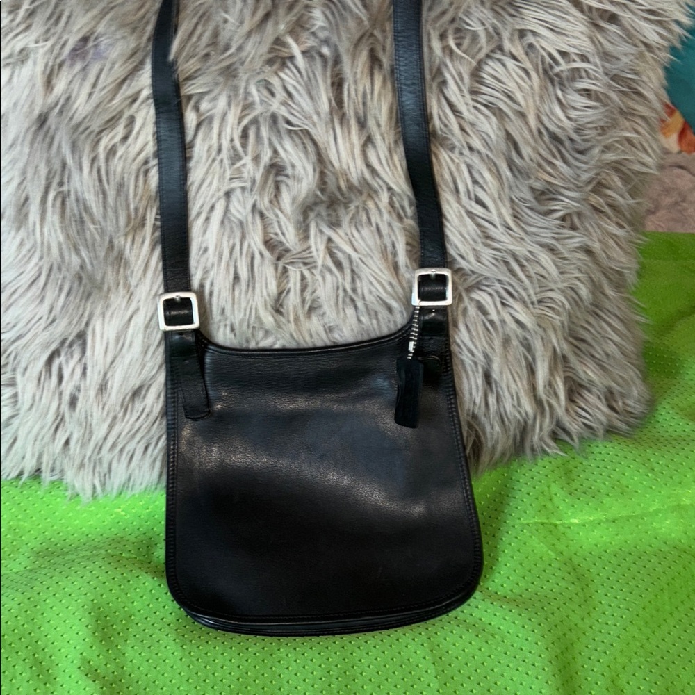 vtg.Coach flat saddle crossbody Elegant Black LeatherShoulder Bag must have cute